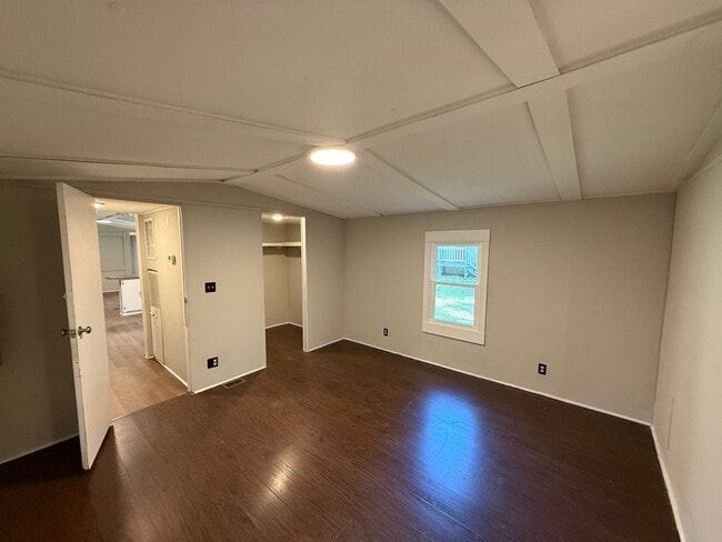 Building Photo - 2 bedroom 2 full bath single wide trailer