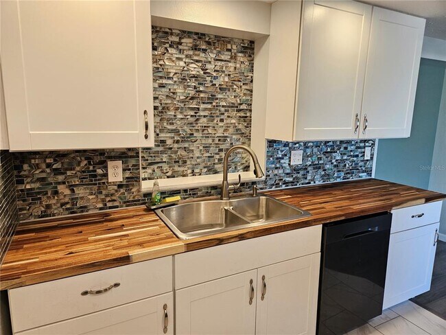 Building Photo - 8229 Cypress Rd