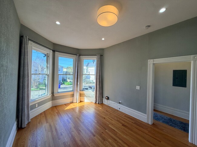 Building Photo - 1224-1226 Campbell St