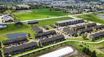 Building Photo - The Shores at Spirit Lake