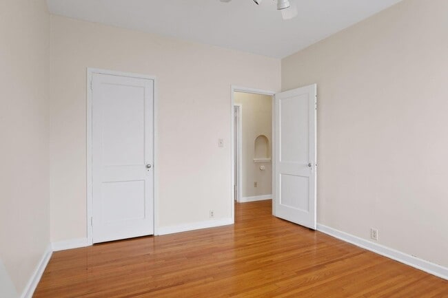 Building Photo - 3136 W Bde Maka Ska Blvd