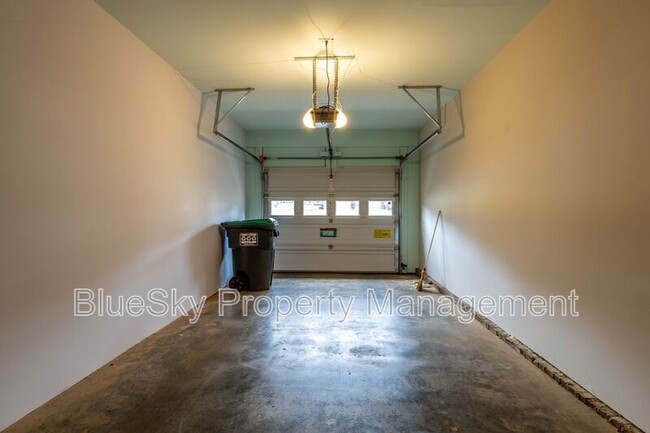 Building Photo - 158 Burnet St
