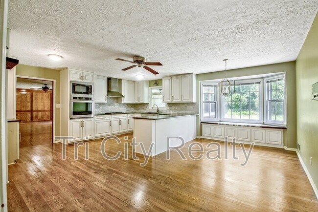 Building Photo - 630 Hawthorne Pl
