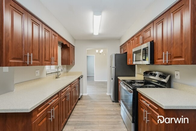 Building Photo - 4906 Oakshire Dr
