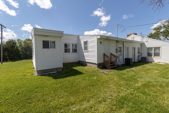 Building Photo - 7460 N Wade School Rd