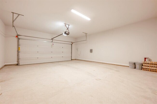 Building Photo - 1205 Roger Hanks Pkwy