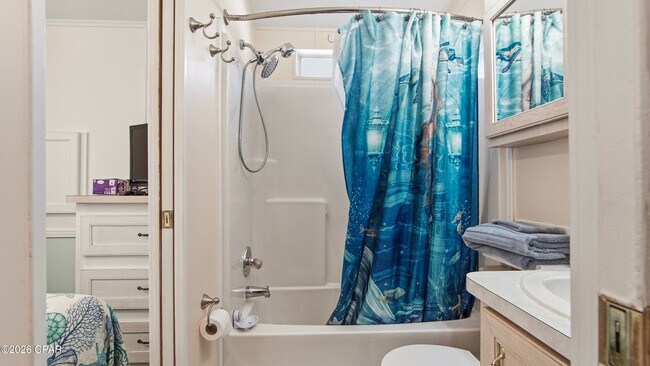 Building Photo - 1219 Thomas Dr