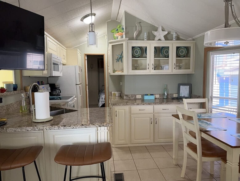 Building Photo - 515 W Clam Cir