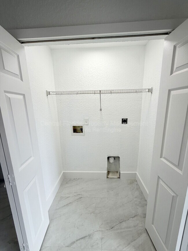 Building Photo - 1909 Bayport Dr