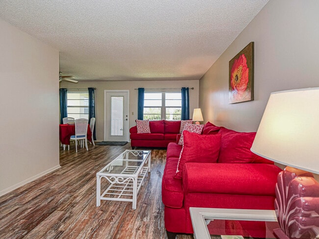 Building Photo - 74 Royal Oak Ct