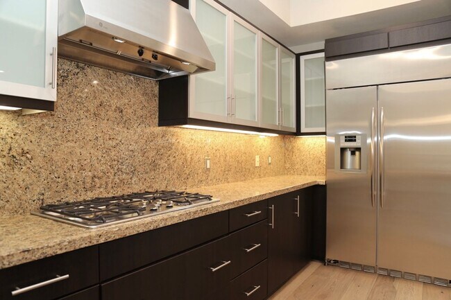 Building Photo - Luxury Condo Living in Central Park West –...