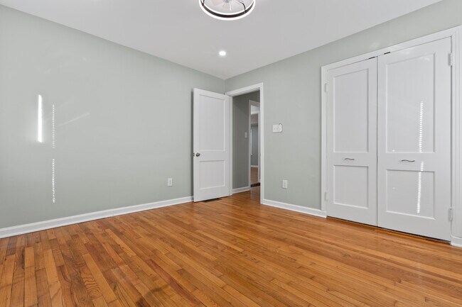 Building Photo - 622 Longview Dr