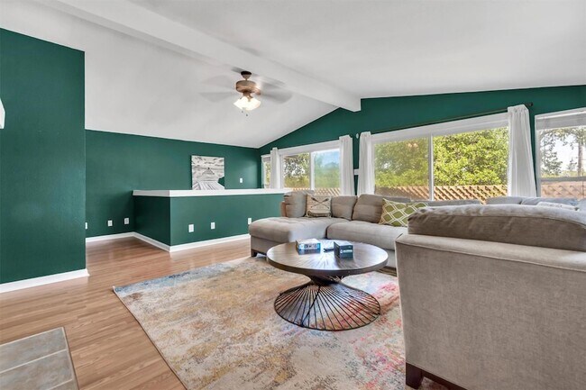 Building Photo - 612 Mockingbird Dr