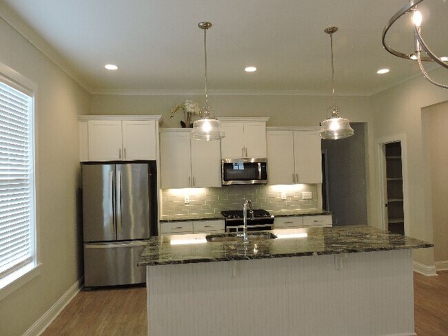 Building Photo - 6 YR old Modern Farmhouse designed 3BR/2BA Plus Office