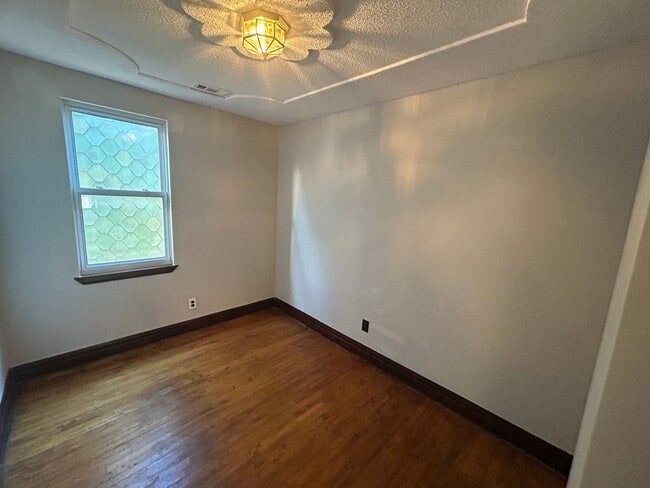 Building Photo - 5827 Lumley St