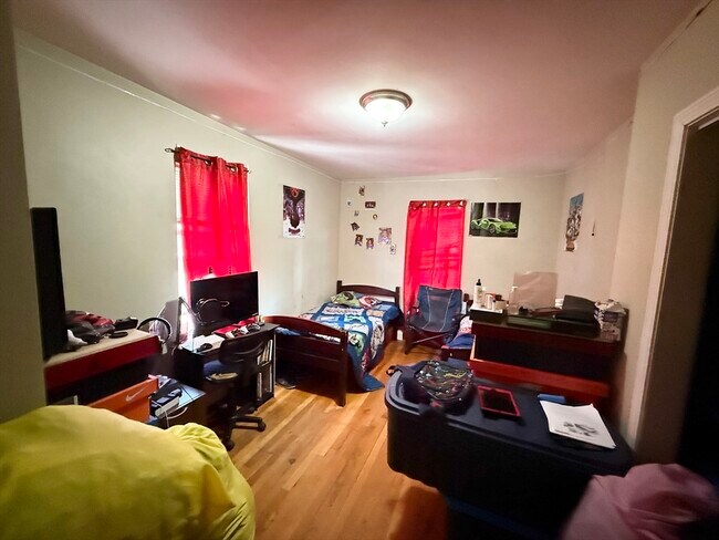 Building Photo - 4043 Washington St