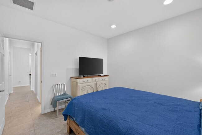 Building Photo - 60440 Juniper Ln