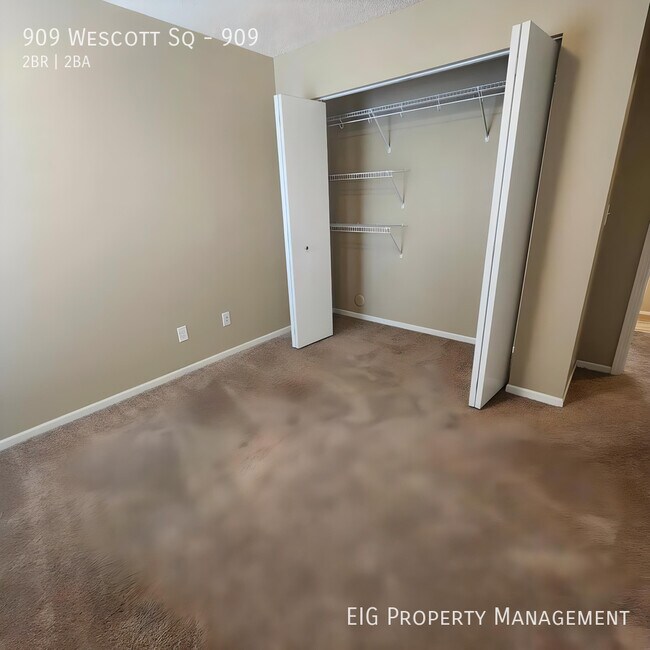 Building Photo - 909 Wescott Square