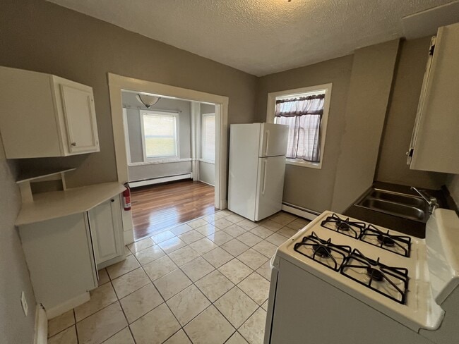Building Photo - 401 Carothers Ave