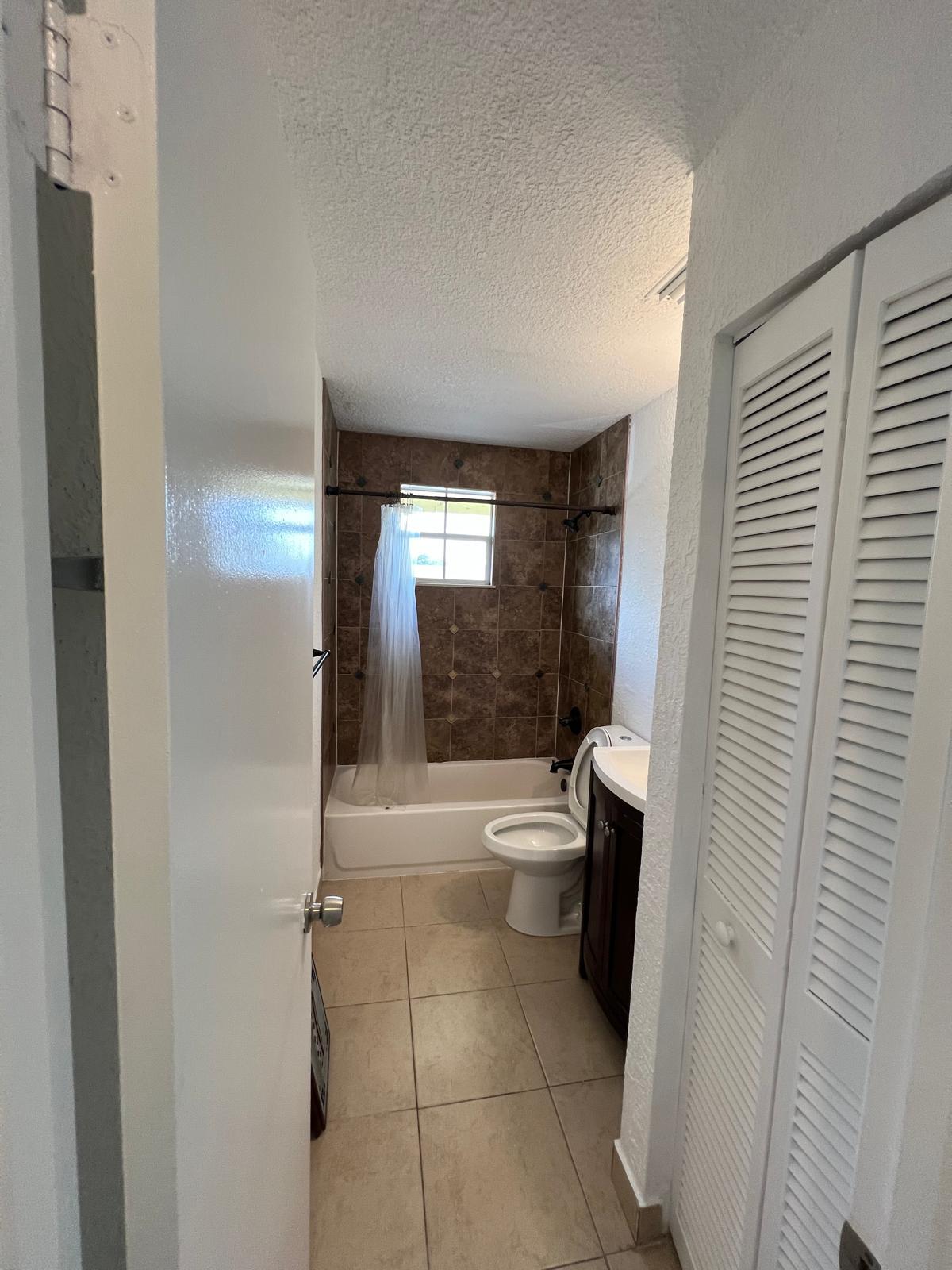 Building Photo - 1060 SW 111th Way