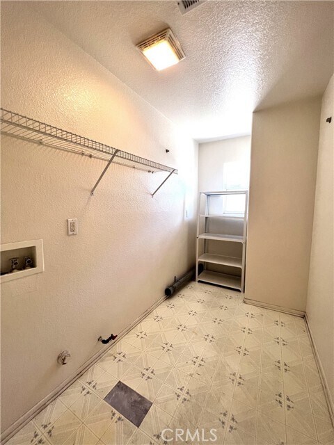 Building Photo - 20865 Oakdale Ln