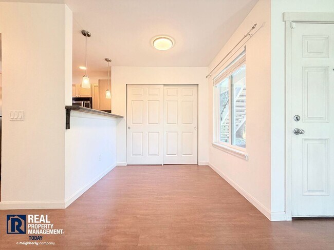 Building Photo - Charming 2-Bedroom Condo in Kent – Ground Floor Living with Modern Upgrades!