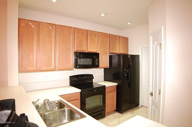 Building Photo - 6182 Bartram Village Dr