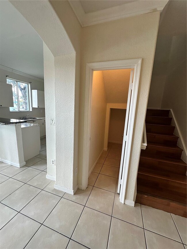 Building Photo - 2704 SE 15th Pl