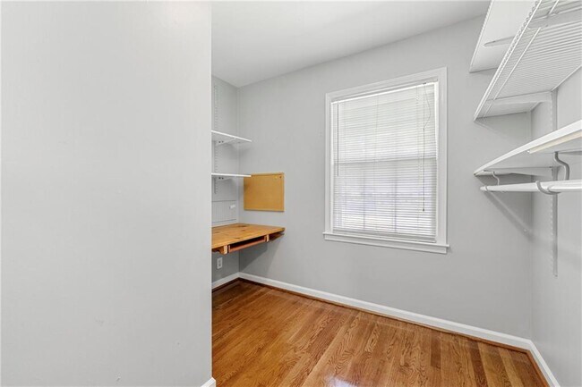 Building Photo - 5100 Mt Vernon Way