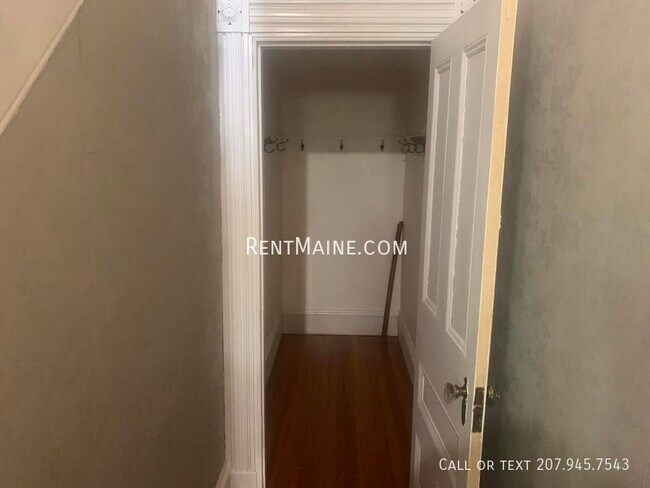 Building Photo - 13 Hudson St