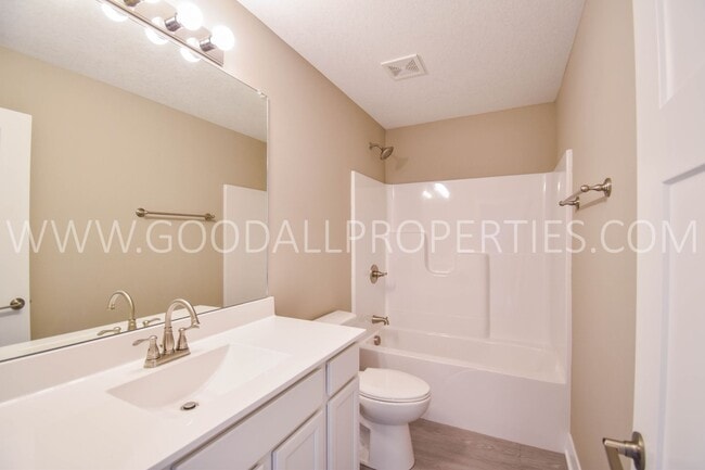 Building Photo - 4 Bedroom 2.5 Bathroom 2 story home in DeSoto!!!