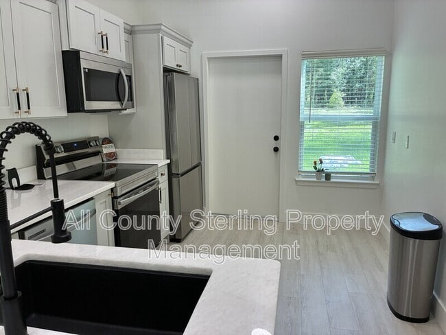 Building Photo - 10230 NE 72nd St