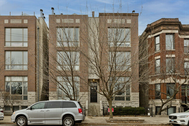 Building Photo - Adorable 2 bed condo with modern amenities...