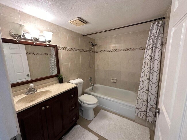 Building Photo - 14671 Bonaire Blvd