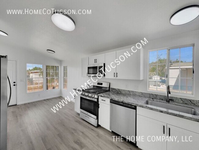 Building Photo - 2662 W Golda St