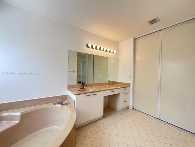Building Photo - 725 NW 156th Ave