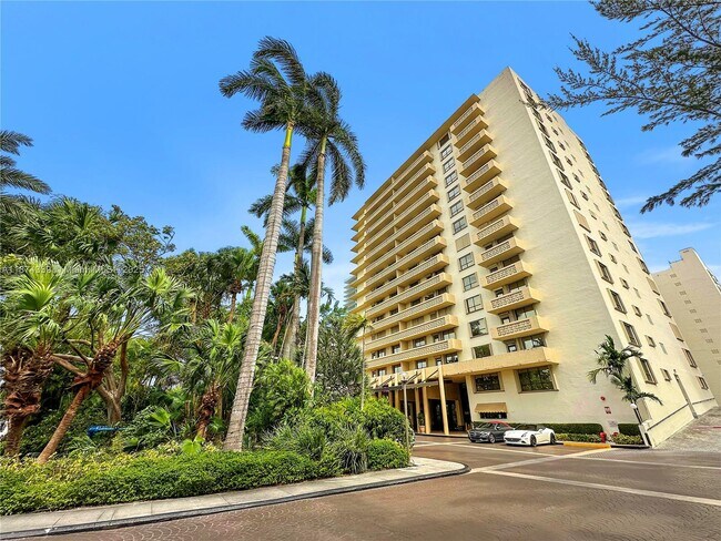 Primary Photo - 10185 Collins Ave