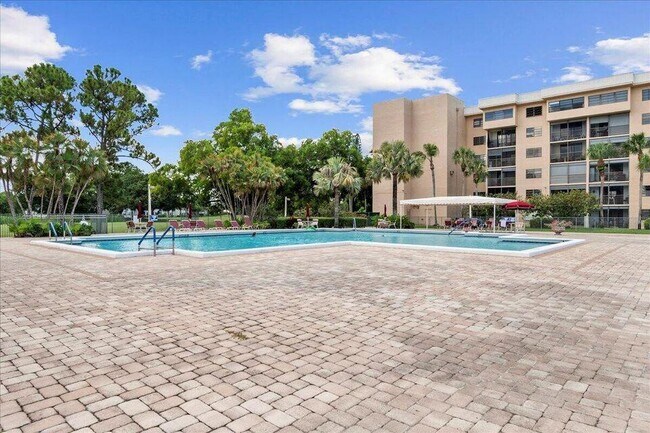 Building Photo - 4734 Lucerne Lakes Blvd E