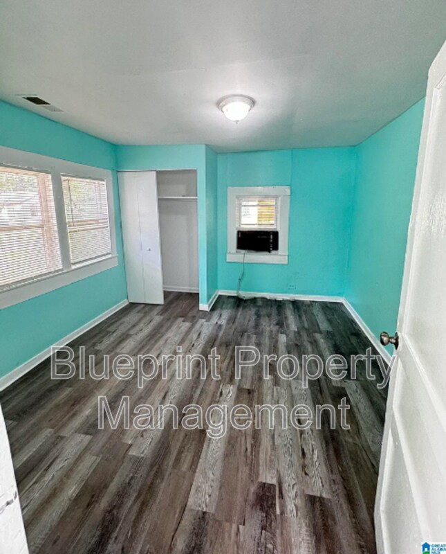 Building Photo - 3729 Pine Ave SW