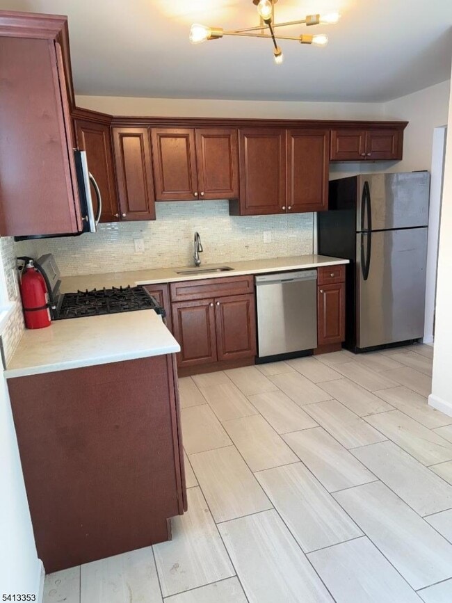 Building Photo - 18 Cooper Dr