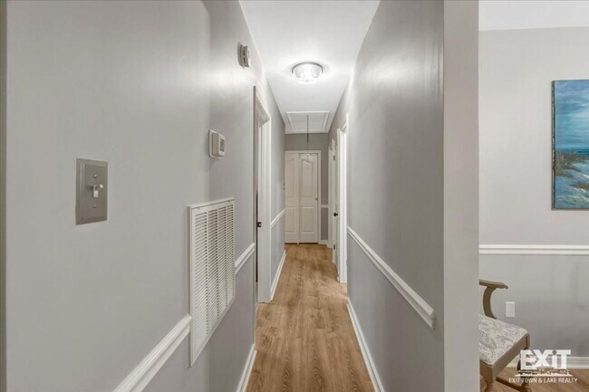 Building Photo - Beautiful Fully Furnished 3 Bed, 2 Bath Ho...