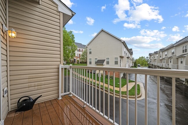 Building Photo - 556 Rhapsody Ct