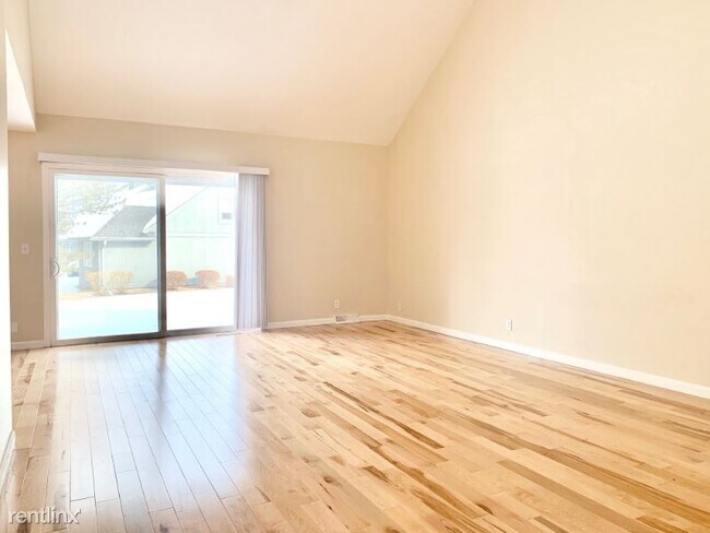 Building Photo - 3 br, 3 bath Townhome - 2314 W Bancroft Ct