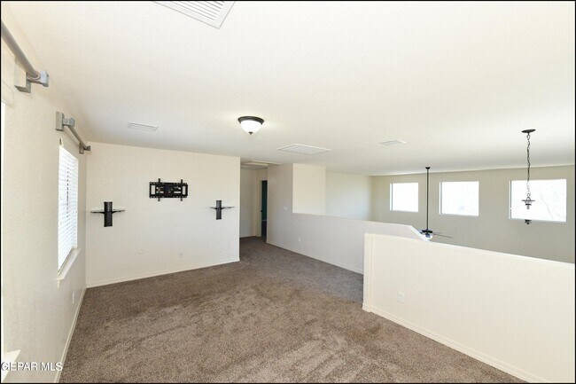 Building Photo - 14309 S Cave Ave