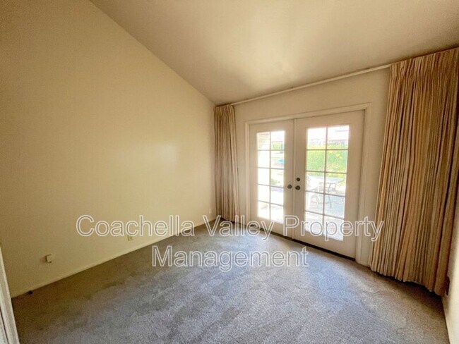 Building Photo - 112 Avellino Cir