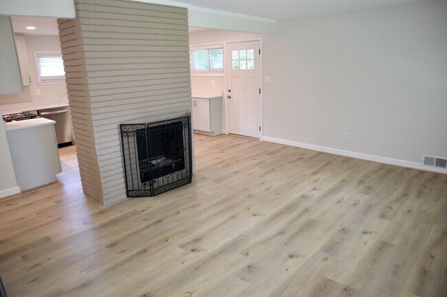 Building Photo - Lovely Single Family Home in Rockville