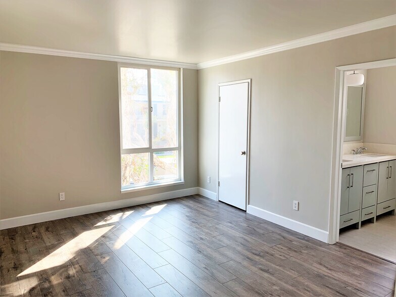 Master bedroom - 415 Montana Ave