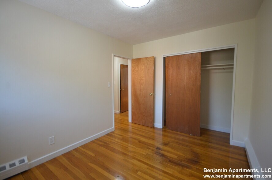 Building Photo - 74 Parkman St