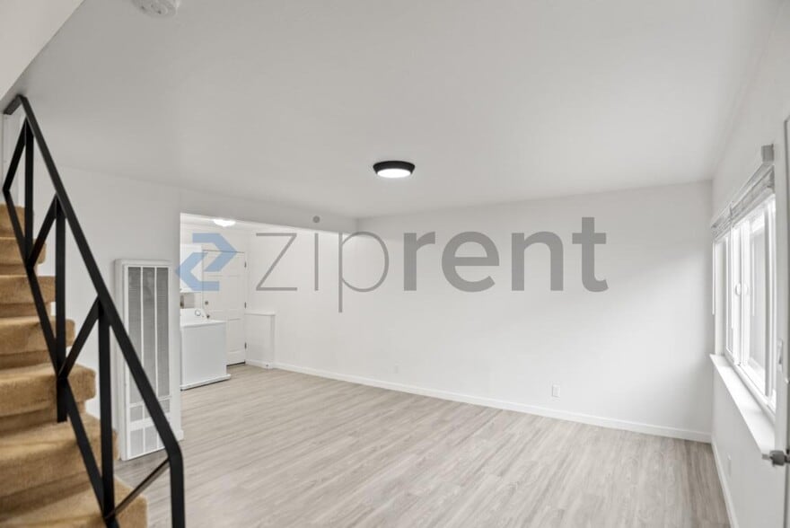 Building Photo - Unit A