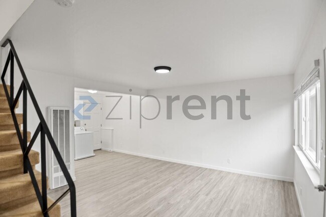 Building Photo - Unit A